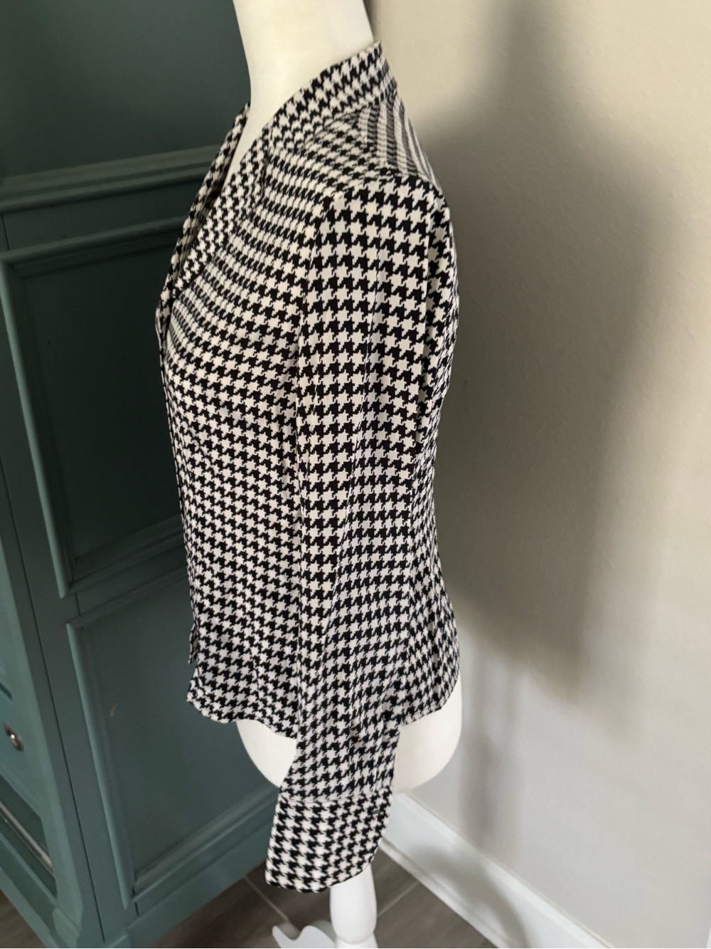 Petite Sophisticate Silk Black & White Houndstooth Top - Picture 3 of 6